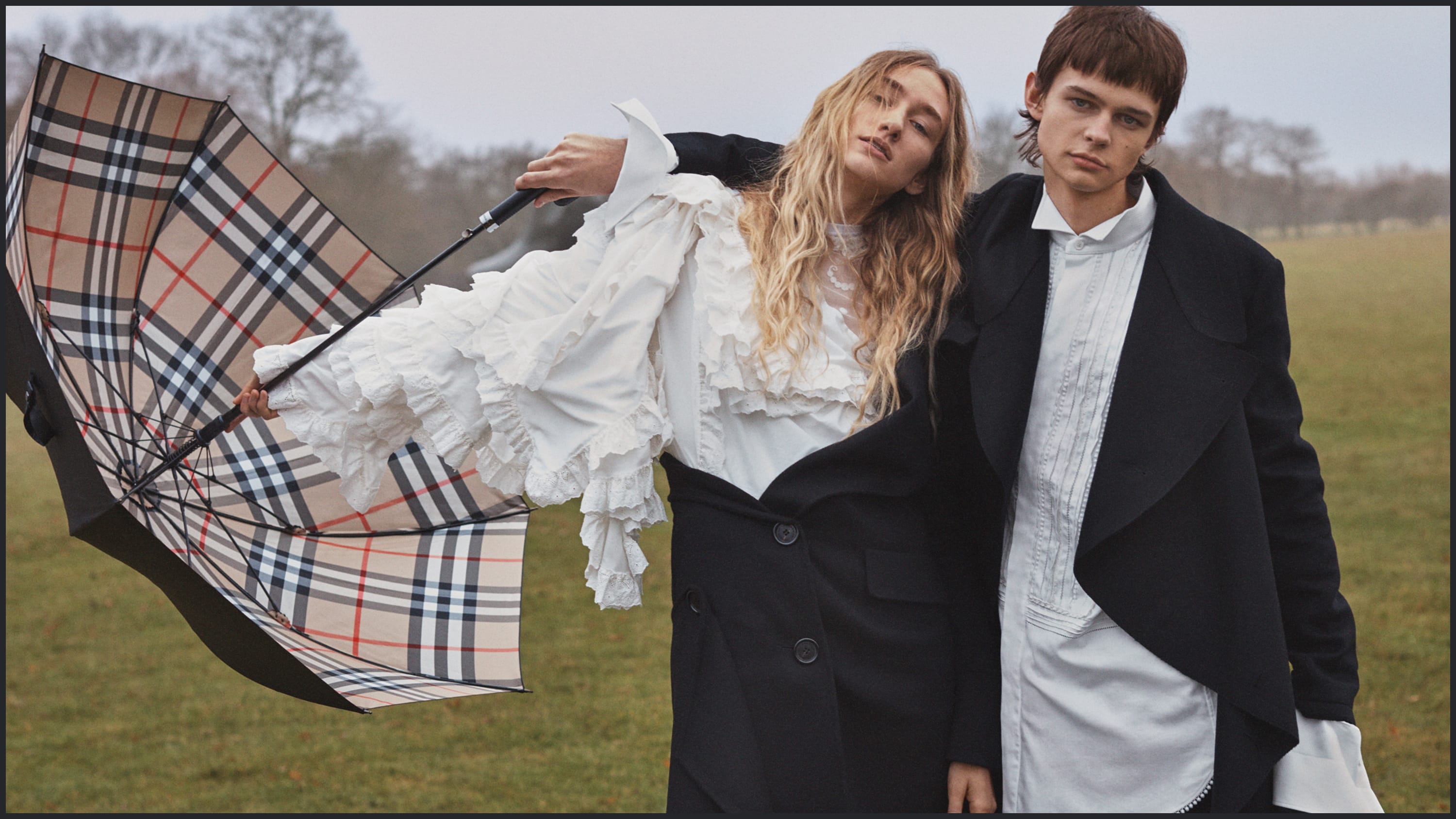 défilé mode paris automne hiver 2017 /2018 Burberry